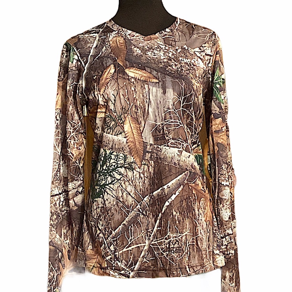 NWT Field & Stream women’s performance Realtree patterned long sleeve tee
